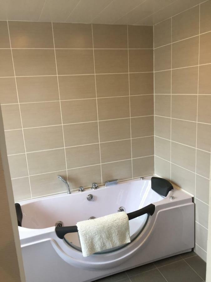 Hotel Буйон Екстериор снимка